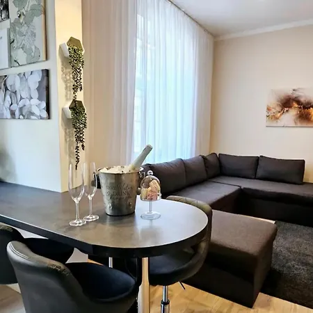 The Oasis - Heart Of Riga Apartment Exterior photo